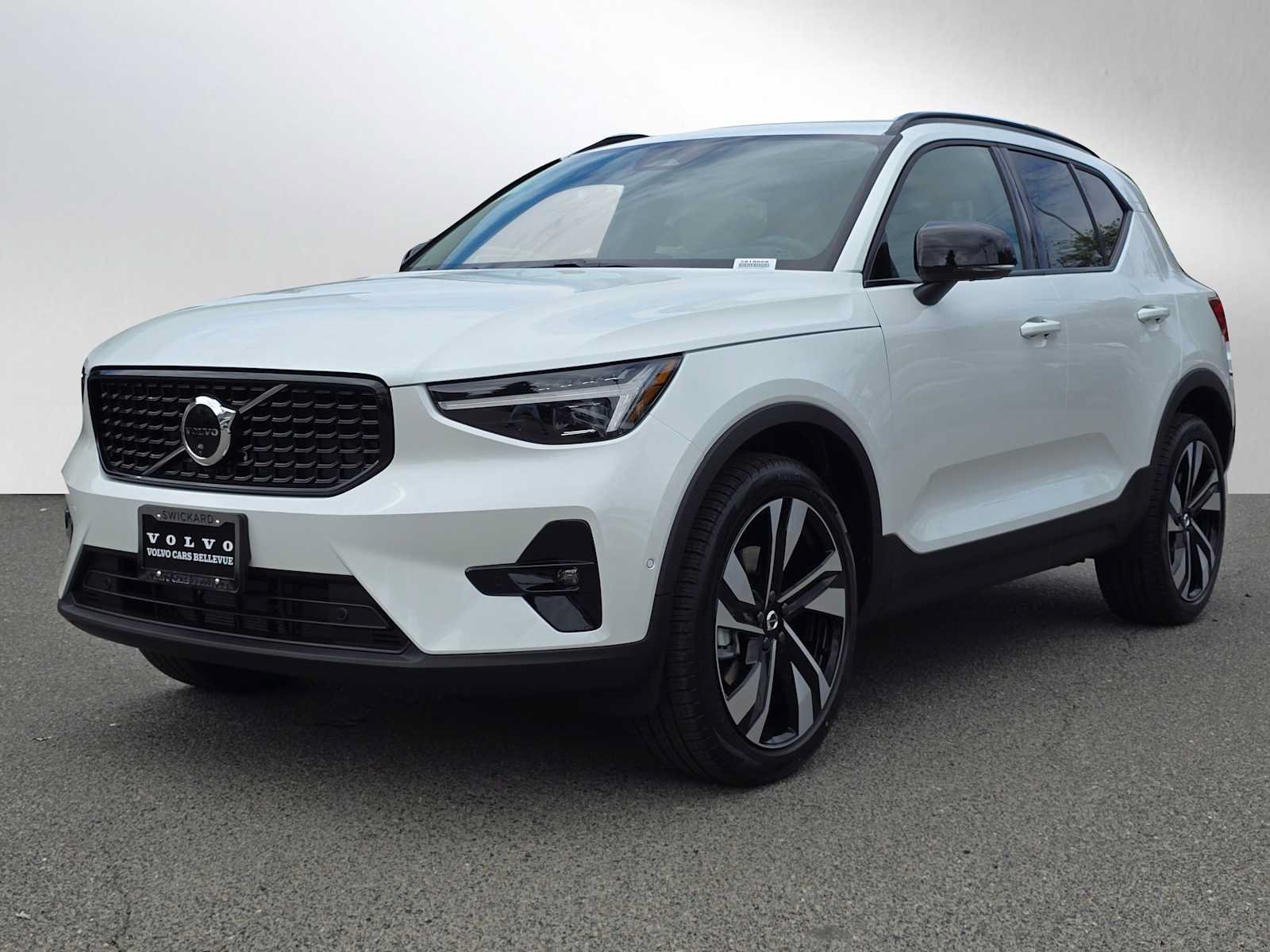 New 2026 Volvo XC40 B5 Plus w/ Protection Package Premier AWD/4WD image 7