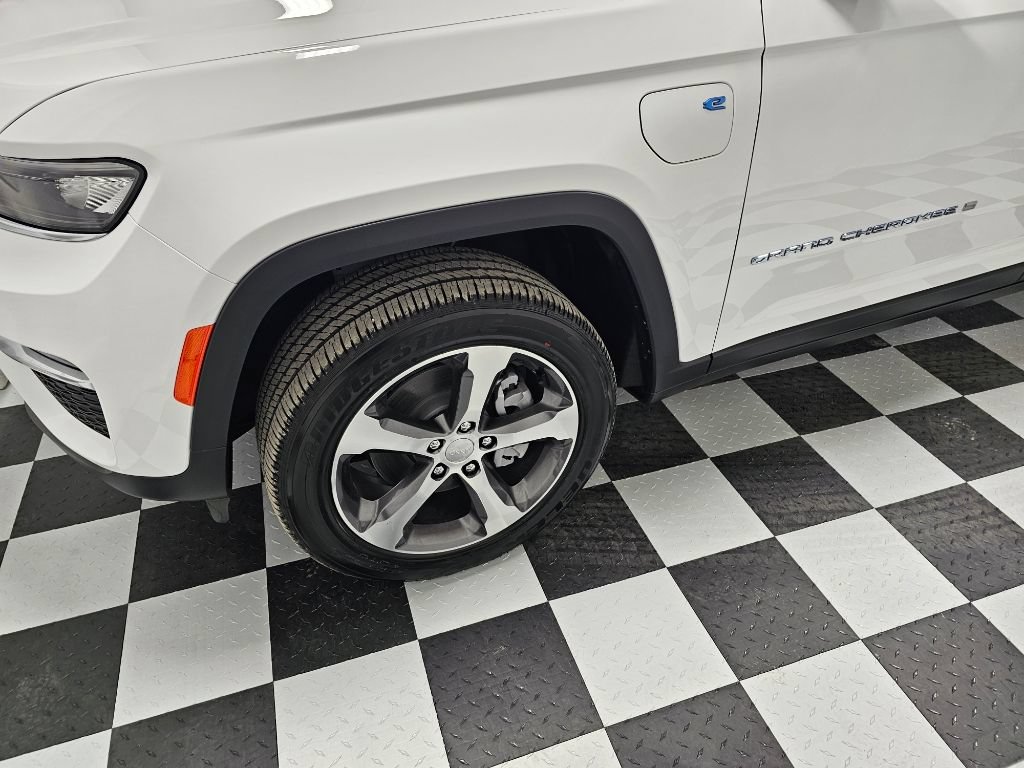 New 2023 Jeep Grand Cherokee 4WD 4xe image 23