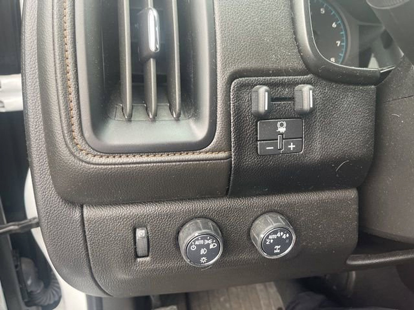 Certified 2022 GMC Canyon AT4 image 11