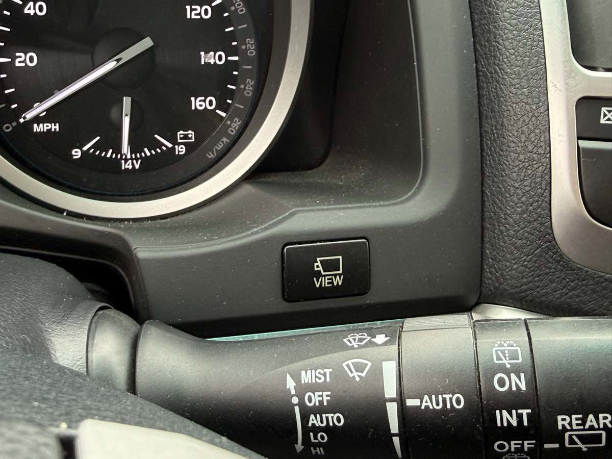 Used 2015 Toyota Land Cruiser image 28