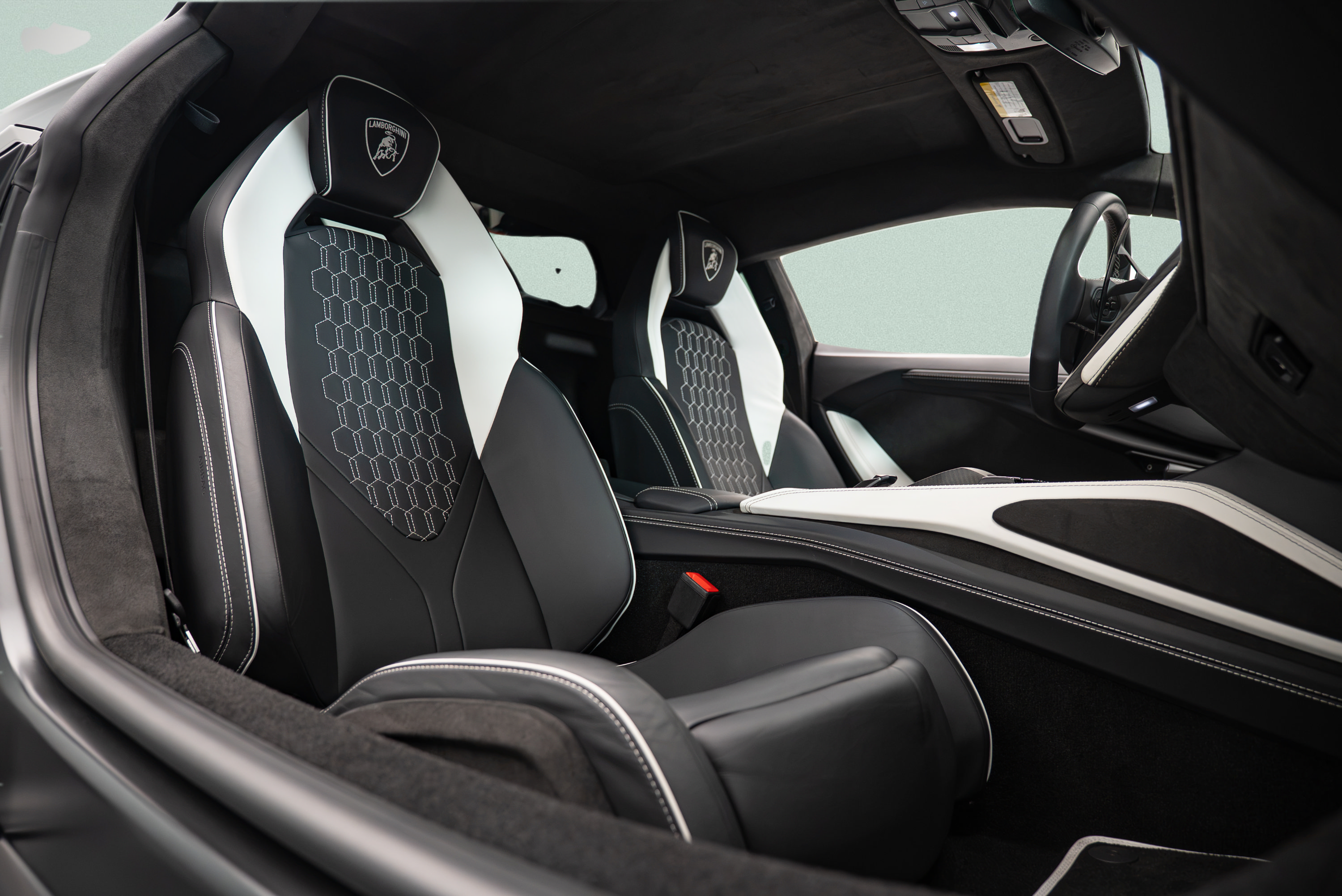 Used 2024 Lamborghini Revuelto AWD/4WD image 10
