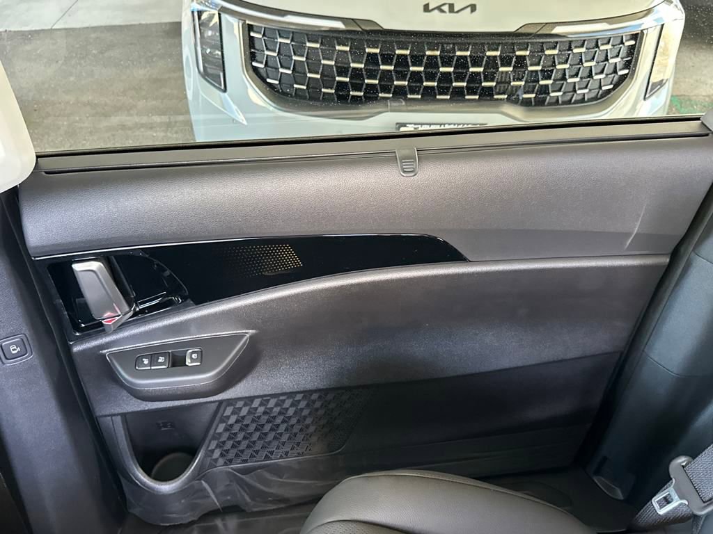 New 2025 Kia Carnival SX Prestige image 16