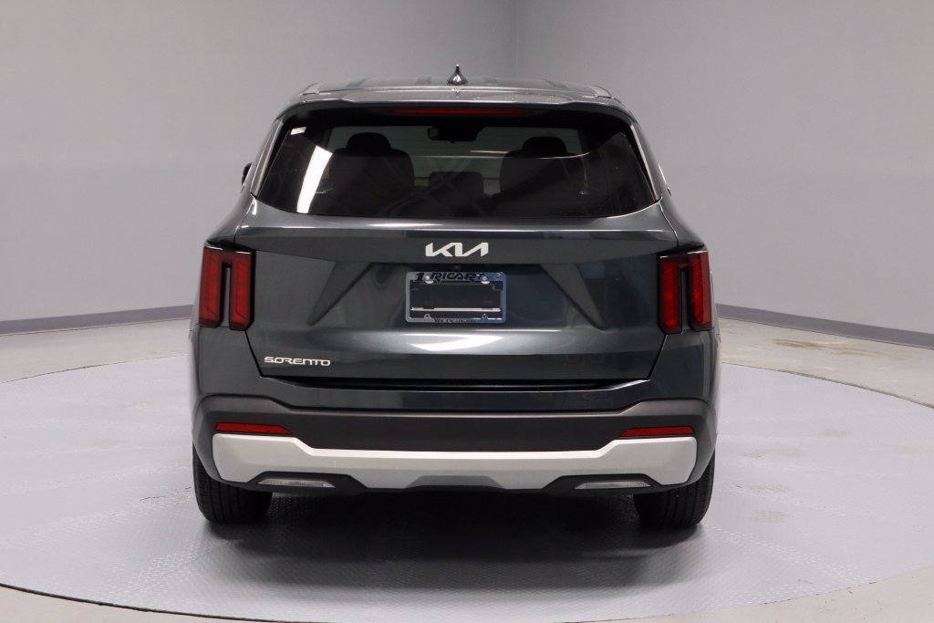 Used 2025 Kia Sorento LX FWD image 10
