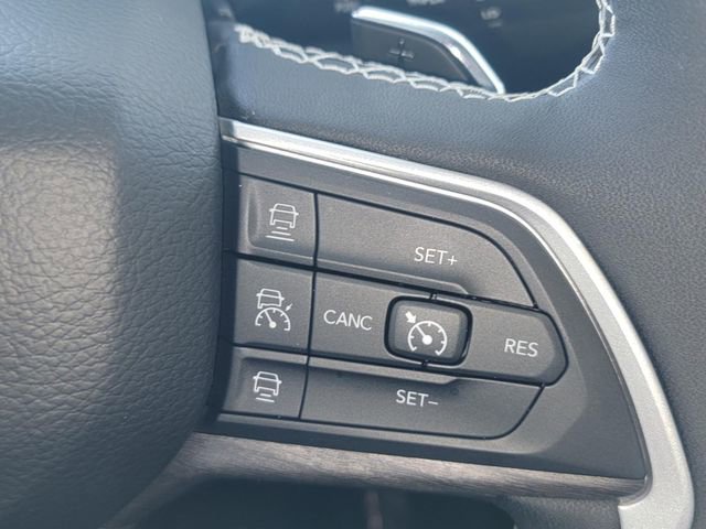 Used 2023 Jeep Grand Cherokee Limited w/ Black Appearance Package image 17