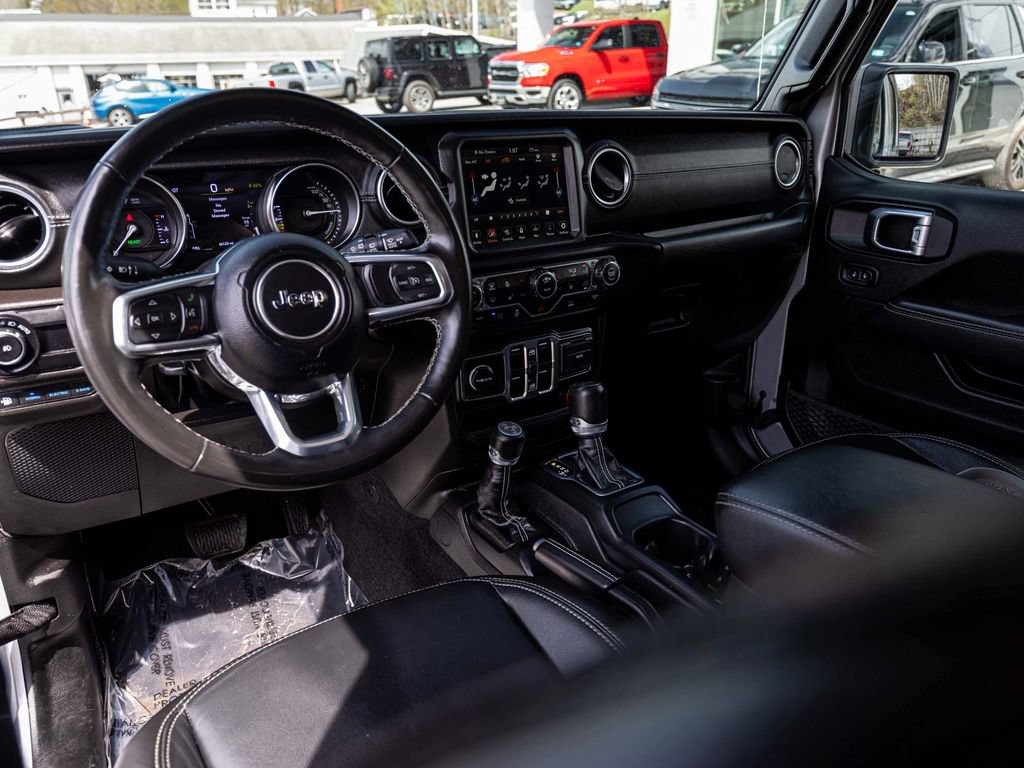 Used 2023 Jeep Wrangler Unlimited Sahara w/ Cold Weather Group AWD/4WD image 13