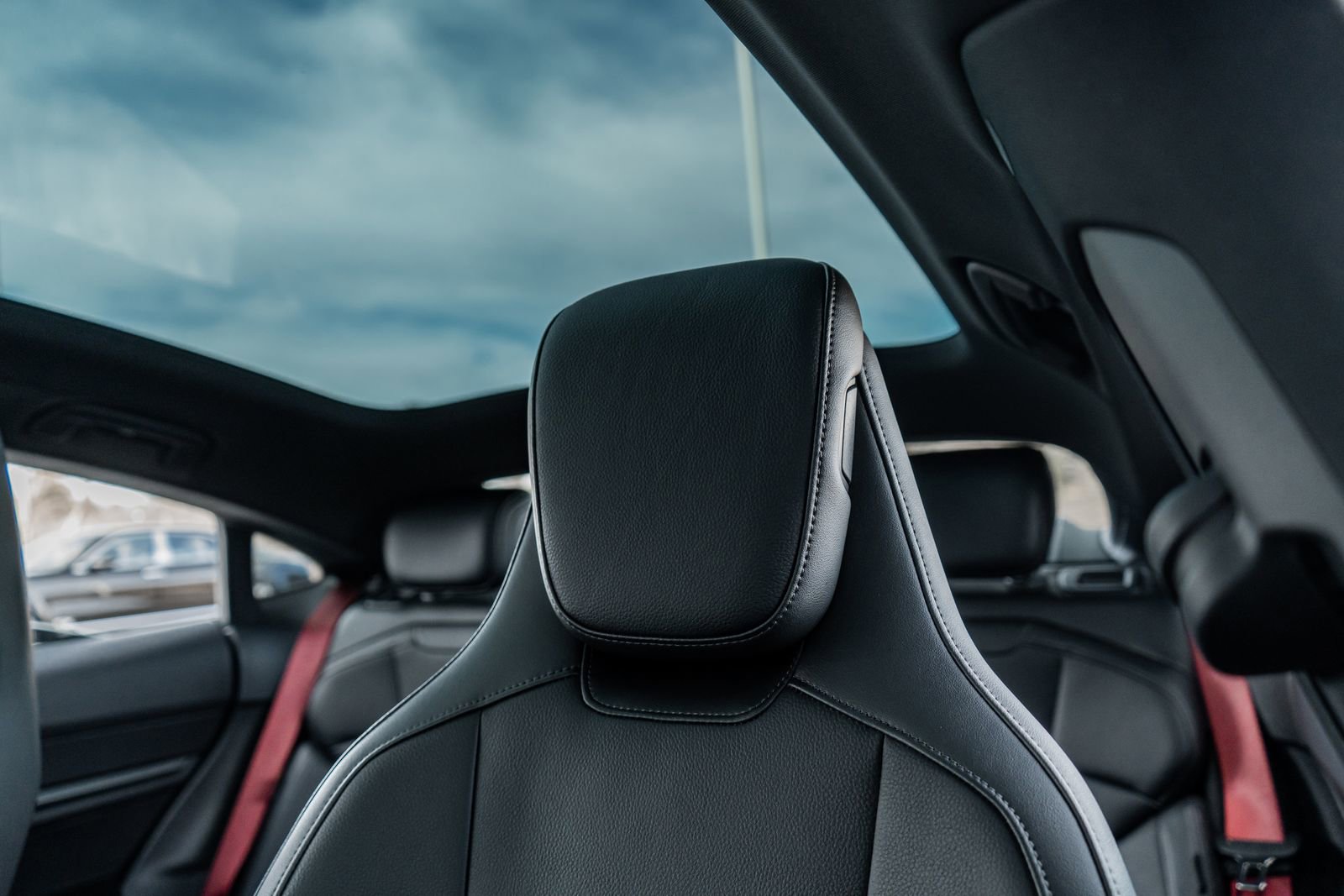 Used 2025 Porsche Taycan image 28