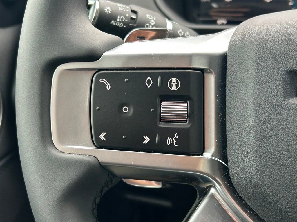 Used 2025 Land Rover Discovery S image 43