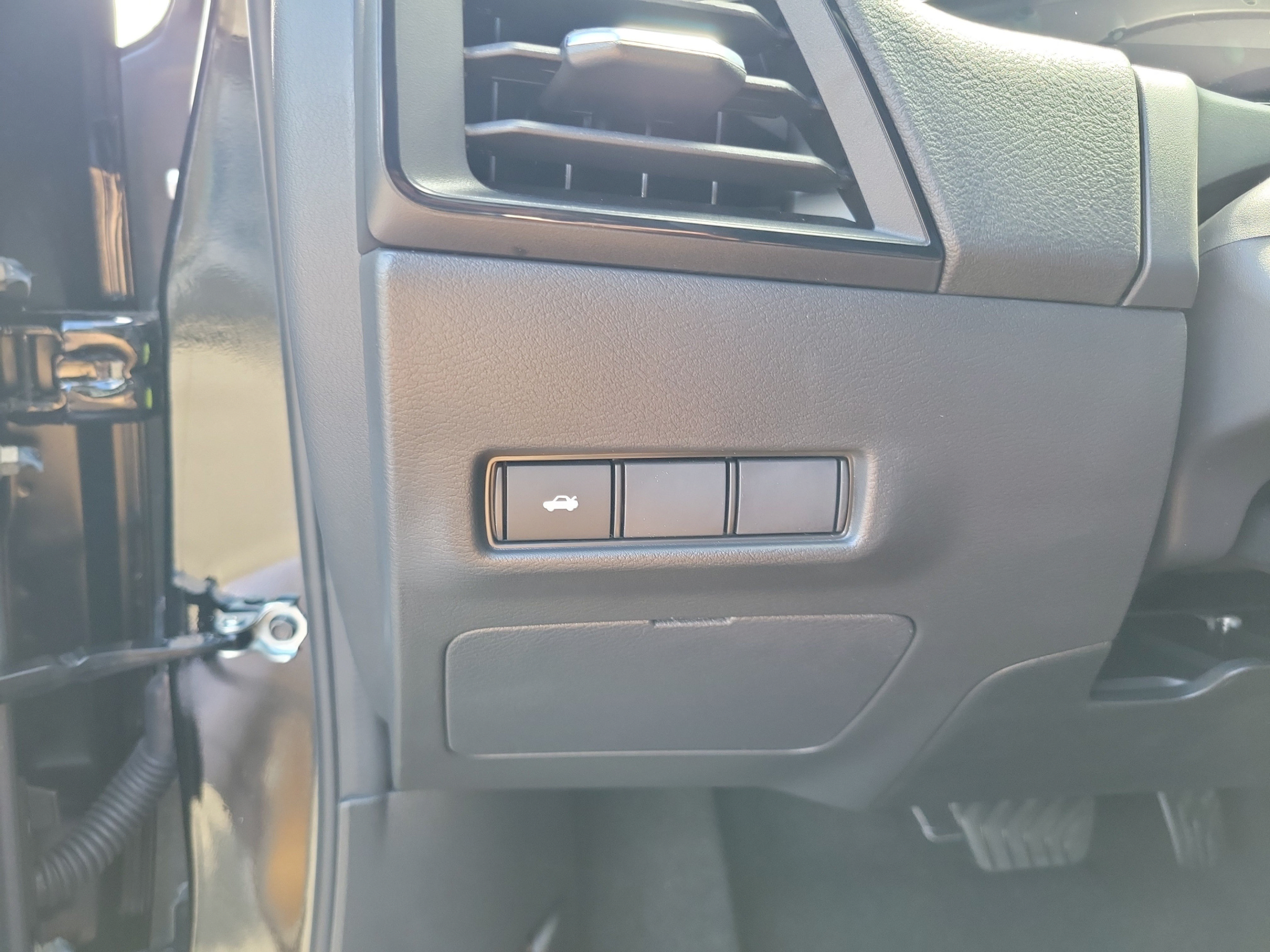 New 2027 Nissan Sentra SR w/ Floor Mat Package FWD image 19