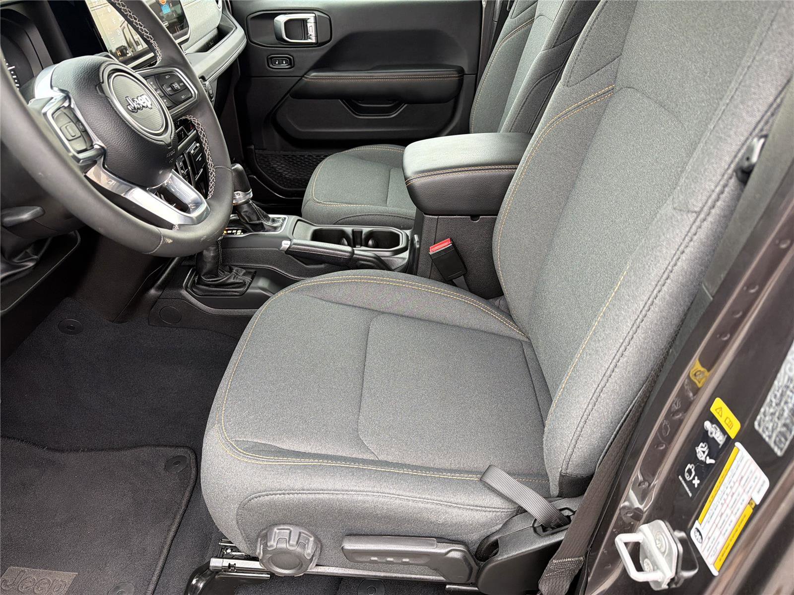 Used 2025 Jeep Wrangler Unlimited Sahara AWD/4WD image 8