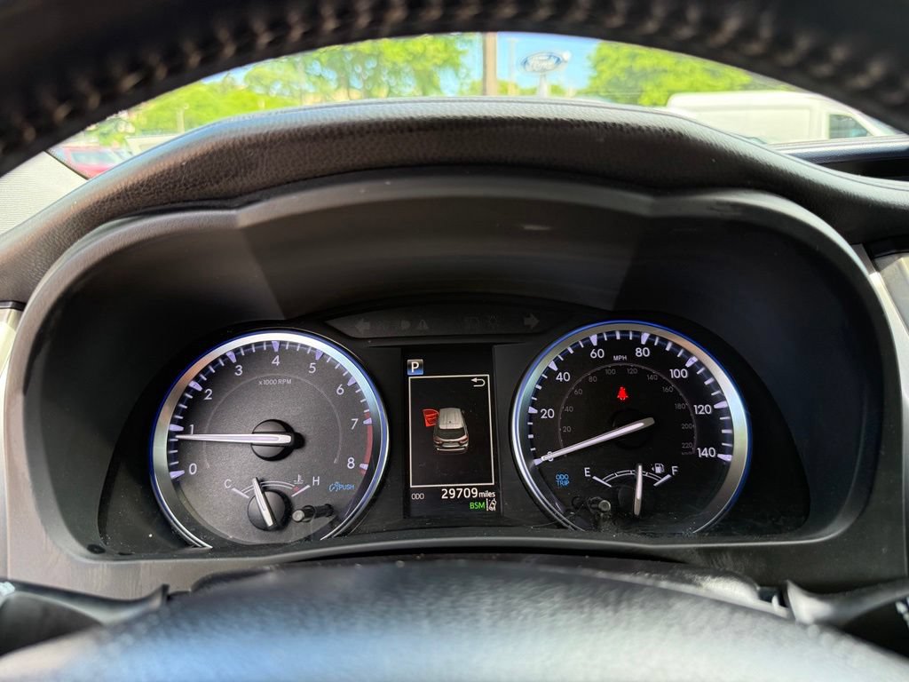 Used 2019 Toyota Highlander XLE AWD/4WD image 15