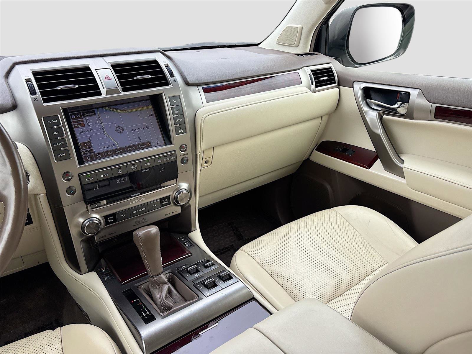 Used 2016 Lexus GX 460 Luxury w/ Preferred Accessory Package AWD/4WD image 24