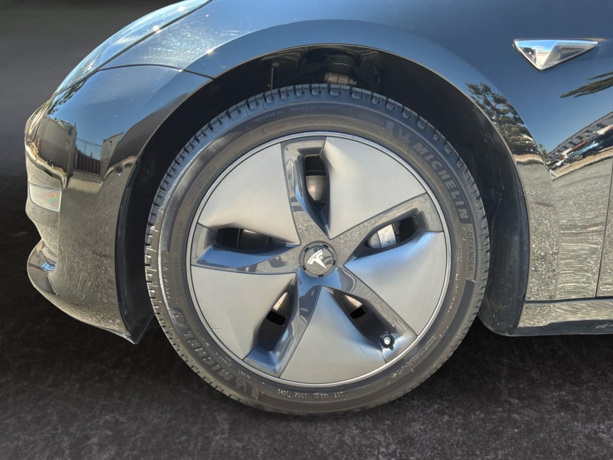 Used 2018 Tesla Model 3 Long Range RWD image 9