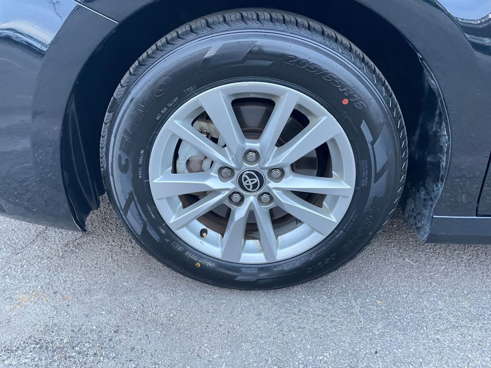 Used 2025 Toyota Camry LE image 29