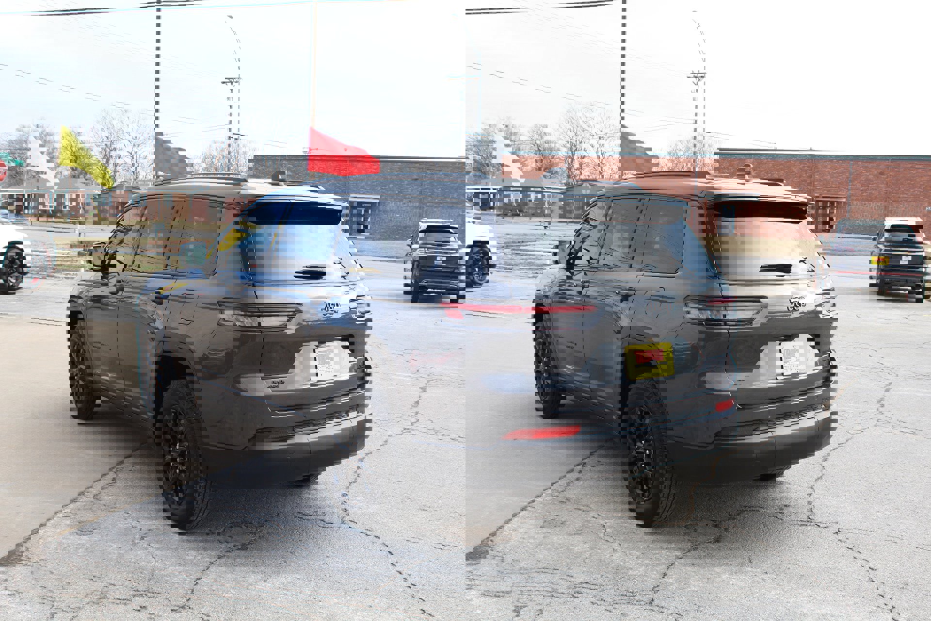 Used 2024 Jeep Grand Cherokee L Laredo image 7