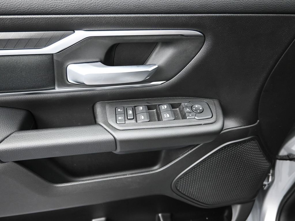 New 2026 RAM 1500 4x4 Crew Cab image 12