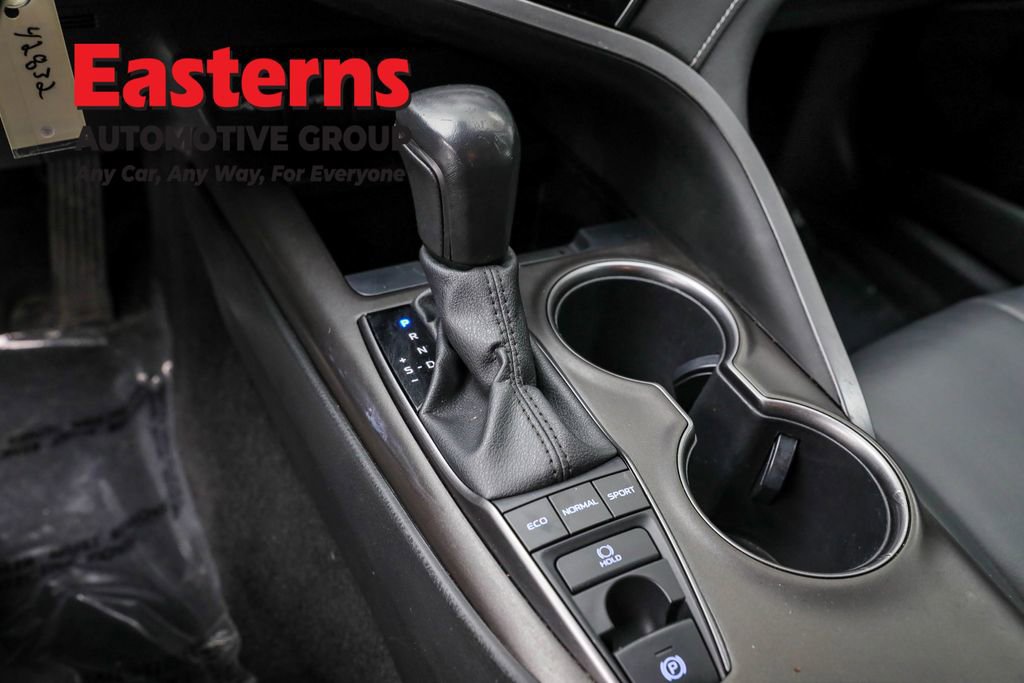 Used 2022 Toyota Camry SE image 13