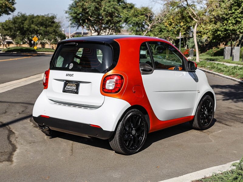 Used 2016 smart fortwo pure RWD image 5