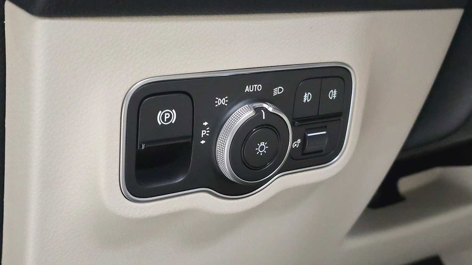 Certified 2025 Mercedes-Benz GLB 250 4MATIC image 25