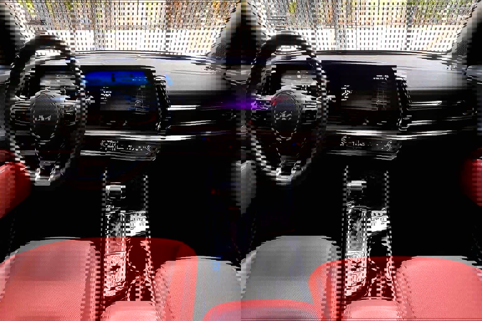 Used 2025 Kia Sportage SX image 15