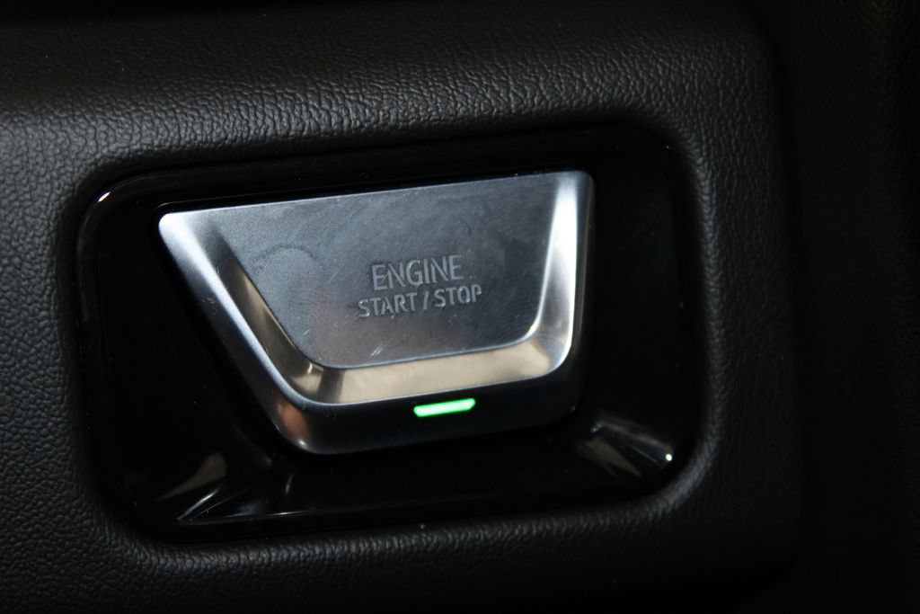 Used 2025 GMC Yukon XL Denali AWD/4WD image 48