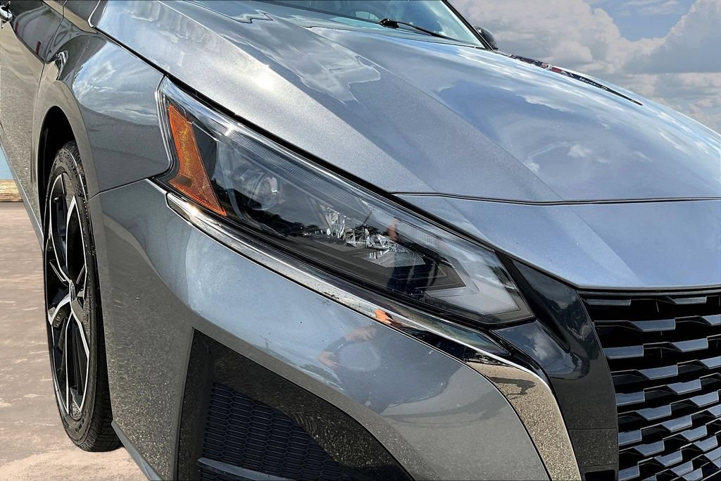 Used 2025 Nissan Altima 2.5 SR FWD image 33