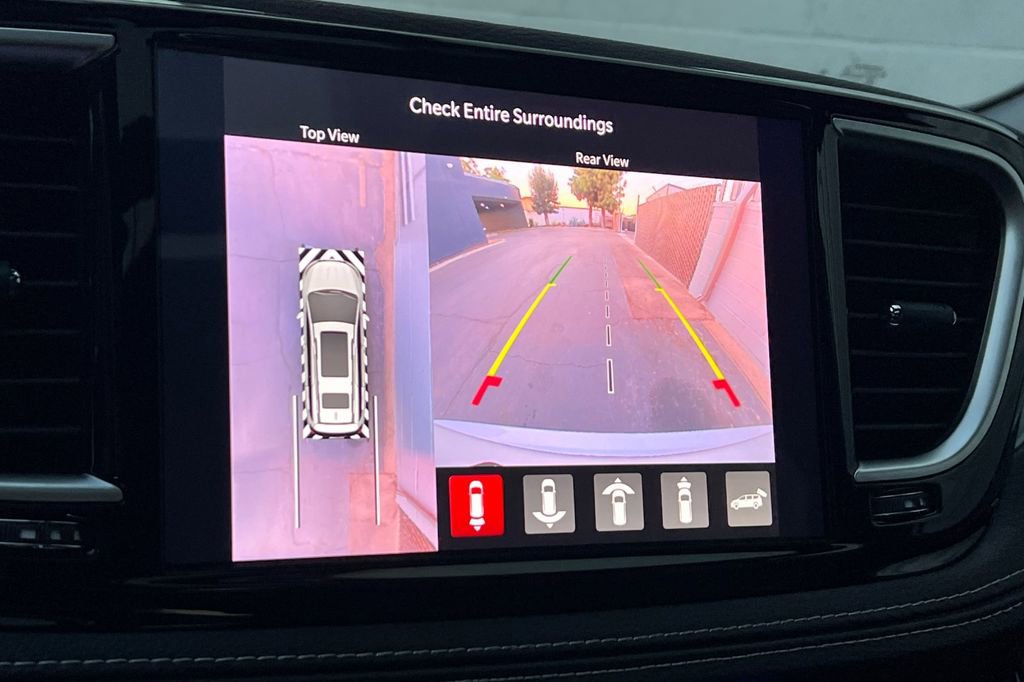 New 2026 Chrysler Pacifica Limited w/ Uconnect Theater Family Group image 22