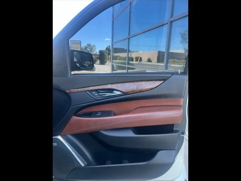 Used 2015 Cadillac Escalade Premium RWD image 30