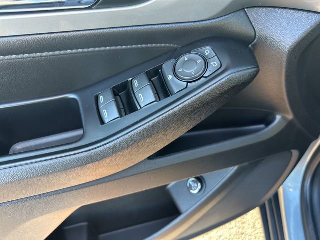 Used 2023 Chevrolet Traverse LT image 10