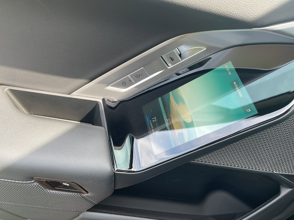 Used 2024 BMW 740i xDrive image 31