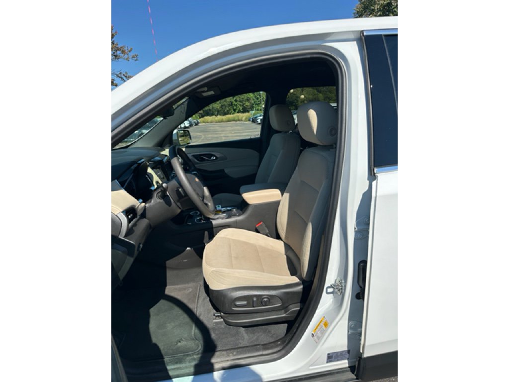 Used 2022 Chevrolet Traverse LS image 8
