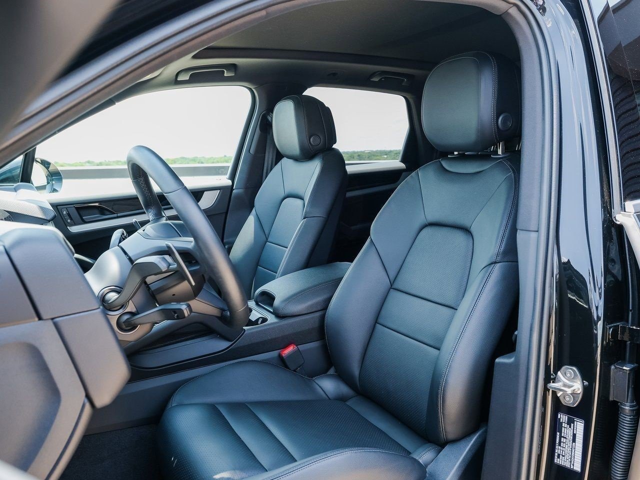 Certified 2025 Porsche Cayenne image 5