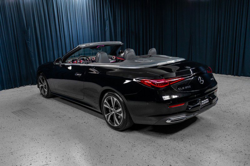 Used 2025 Mercedes-Benz CLE 300 4MATIC Cabriolet image 14