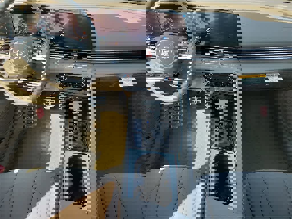 New 2025 Hyundai Elantra SEL image 13