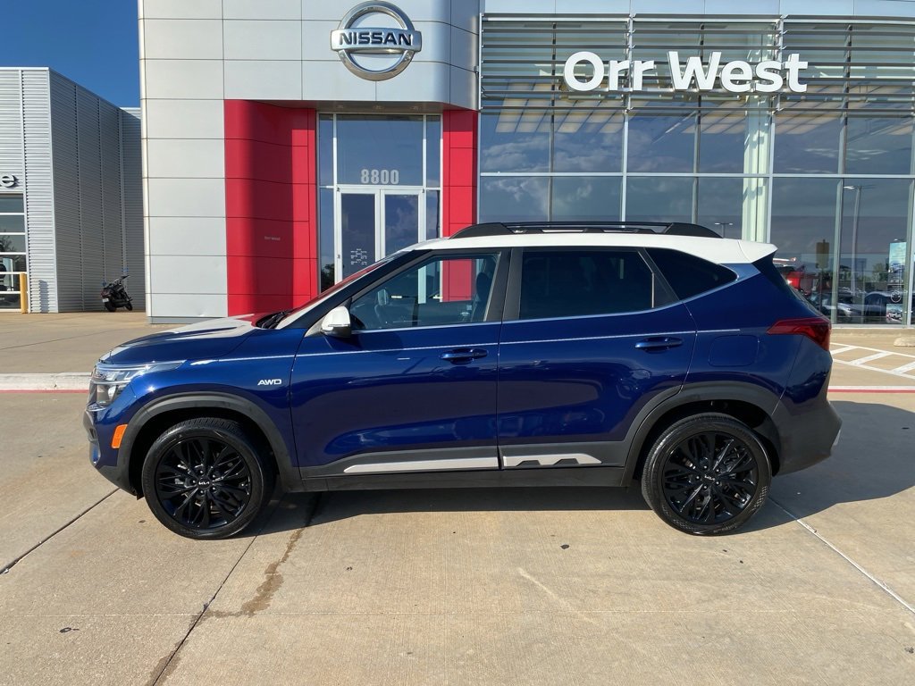 Used 2023 Kia Seltos Nightfall Edition image 2