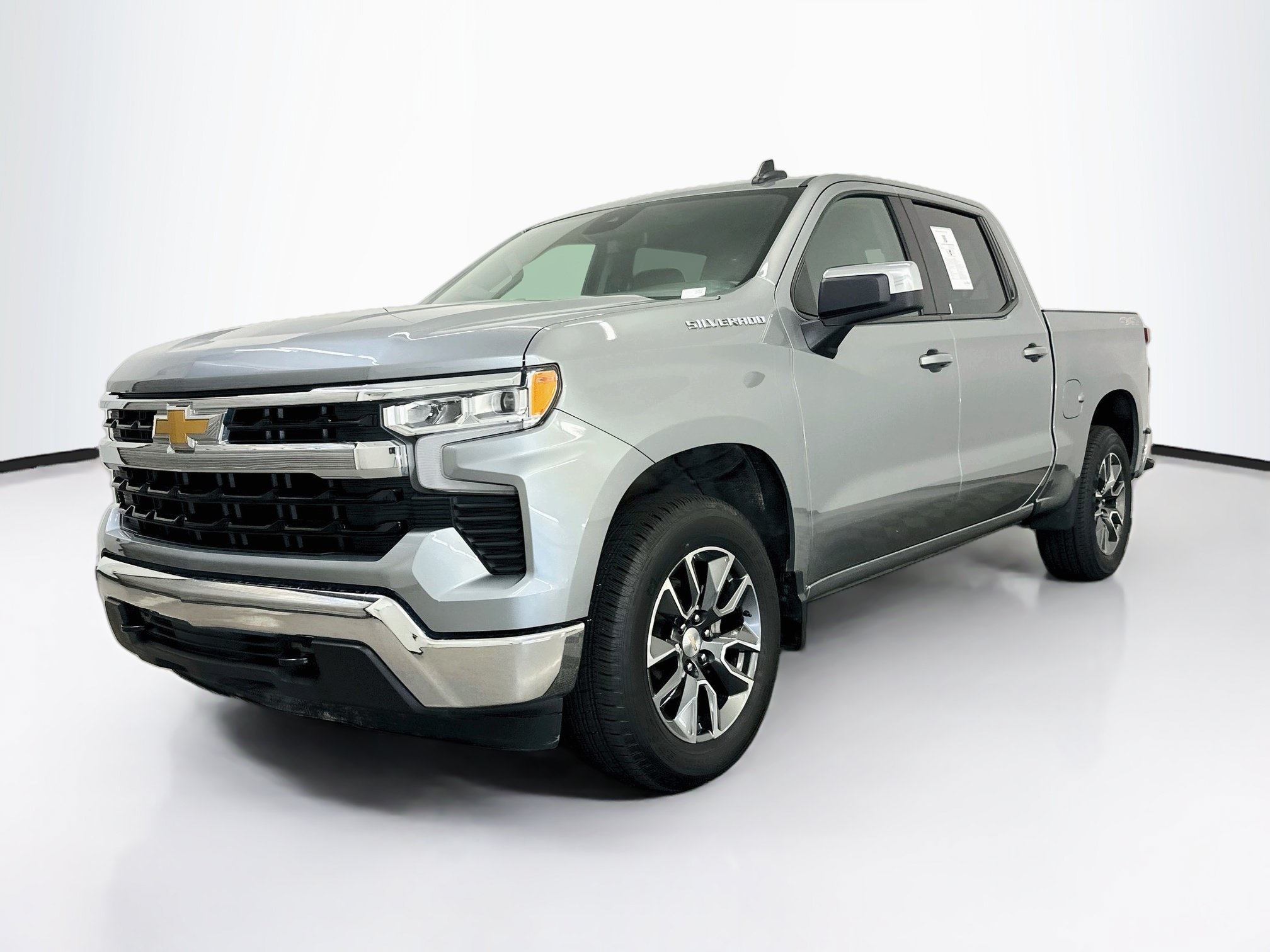 Used 2024 Chevrolet Silverado 1500 LT AWD/4WD image 3
