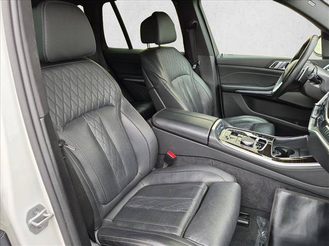 Used 2025 BMW X5 xDrive50e AWD/4WD image 23