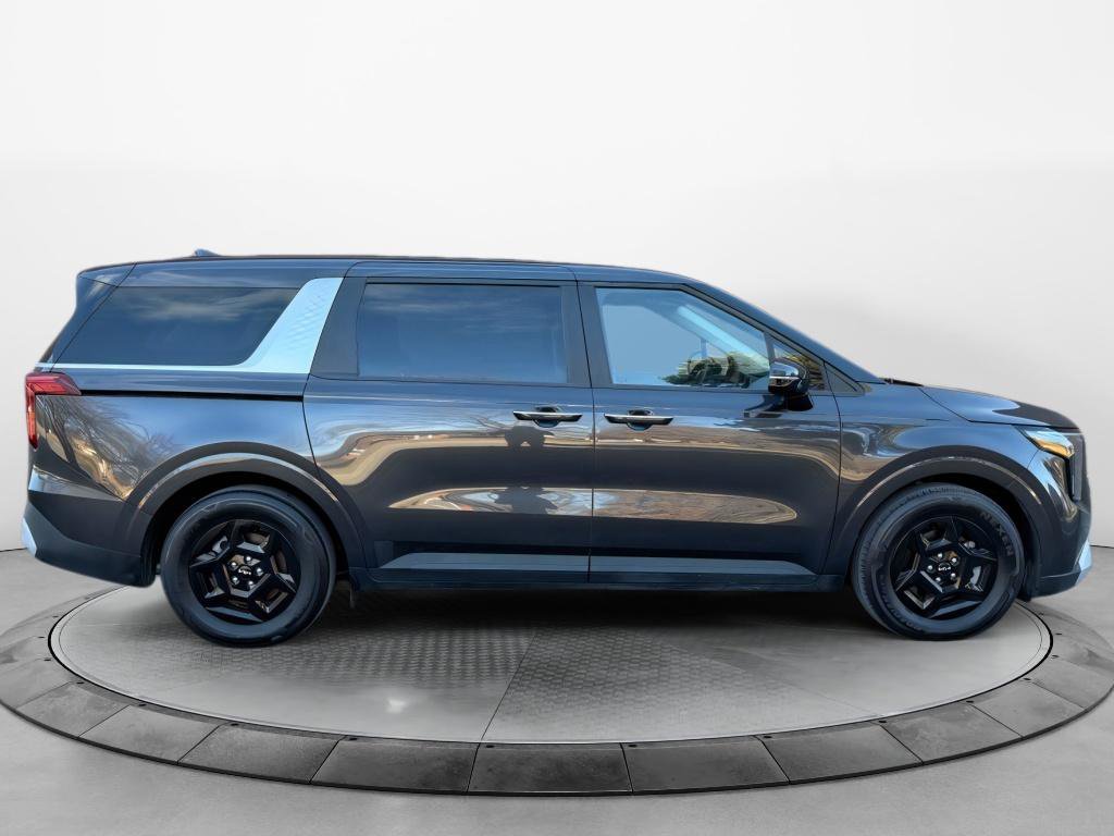 Used 2025 Kia Carnival LX image 6