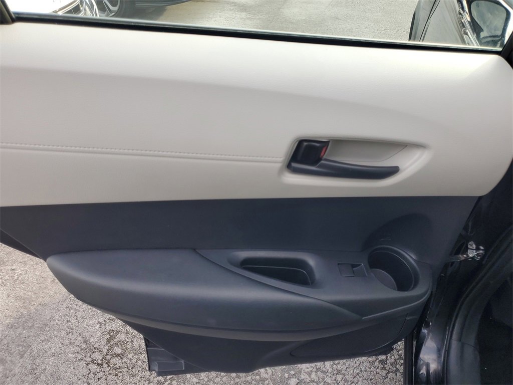 Used 2025 Toyota Corolla Cross L image 13