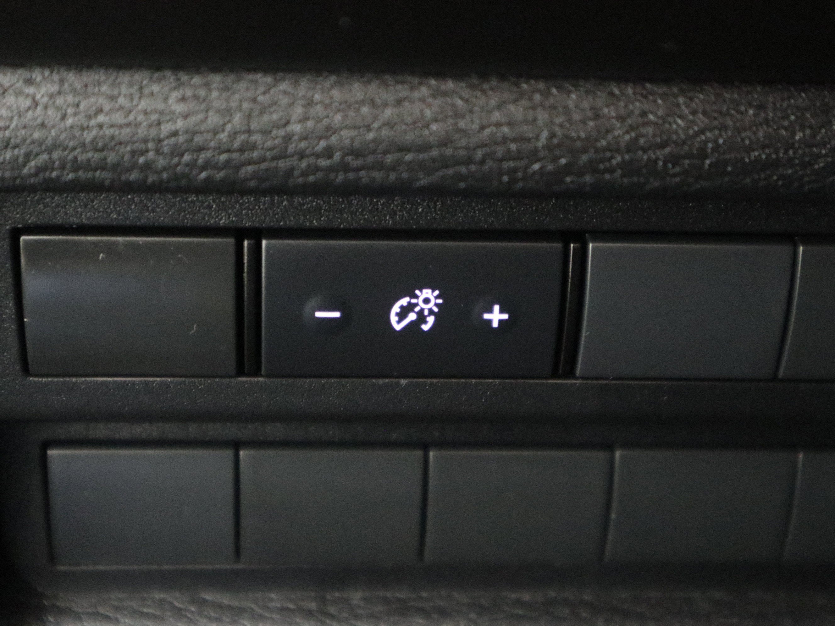 Used 2025 Mitsubishi Outlander ES image 34