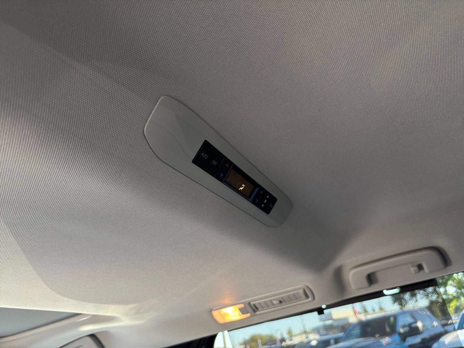 Used 2025 Toyota Sienna XLE FWD image 25