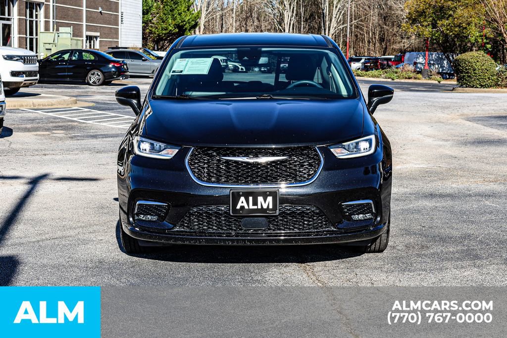 Used 2023 Chrysler Pacifica Touring-L image 11