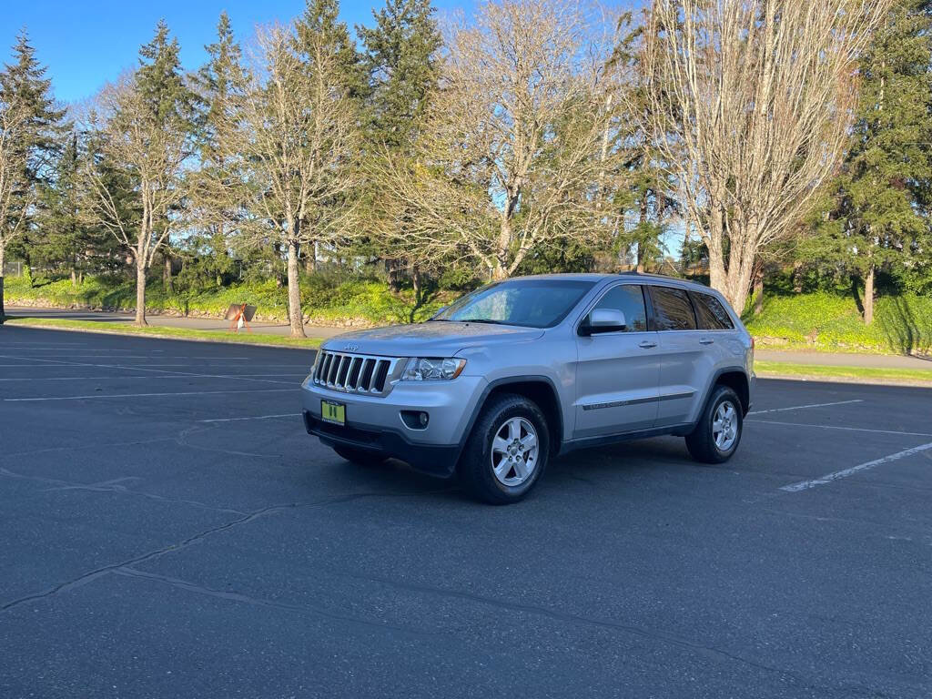 Used 2011 Jeep Grand Cherokee Laredo AWD/4WD image 1