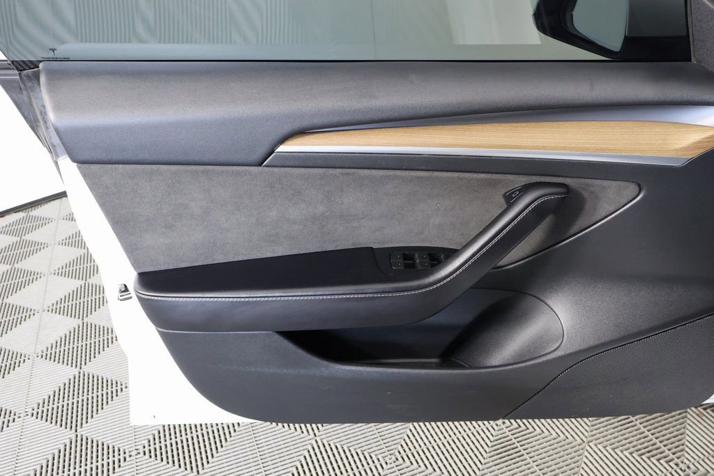 Used 2023 Tesla Model 3 Standard Range image 12