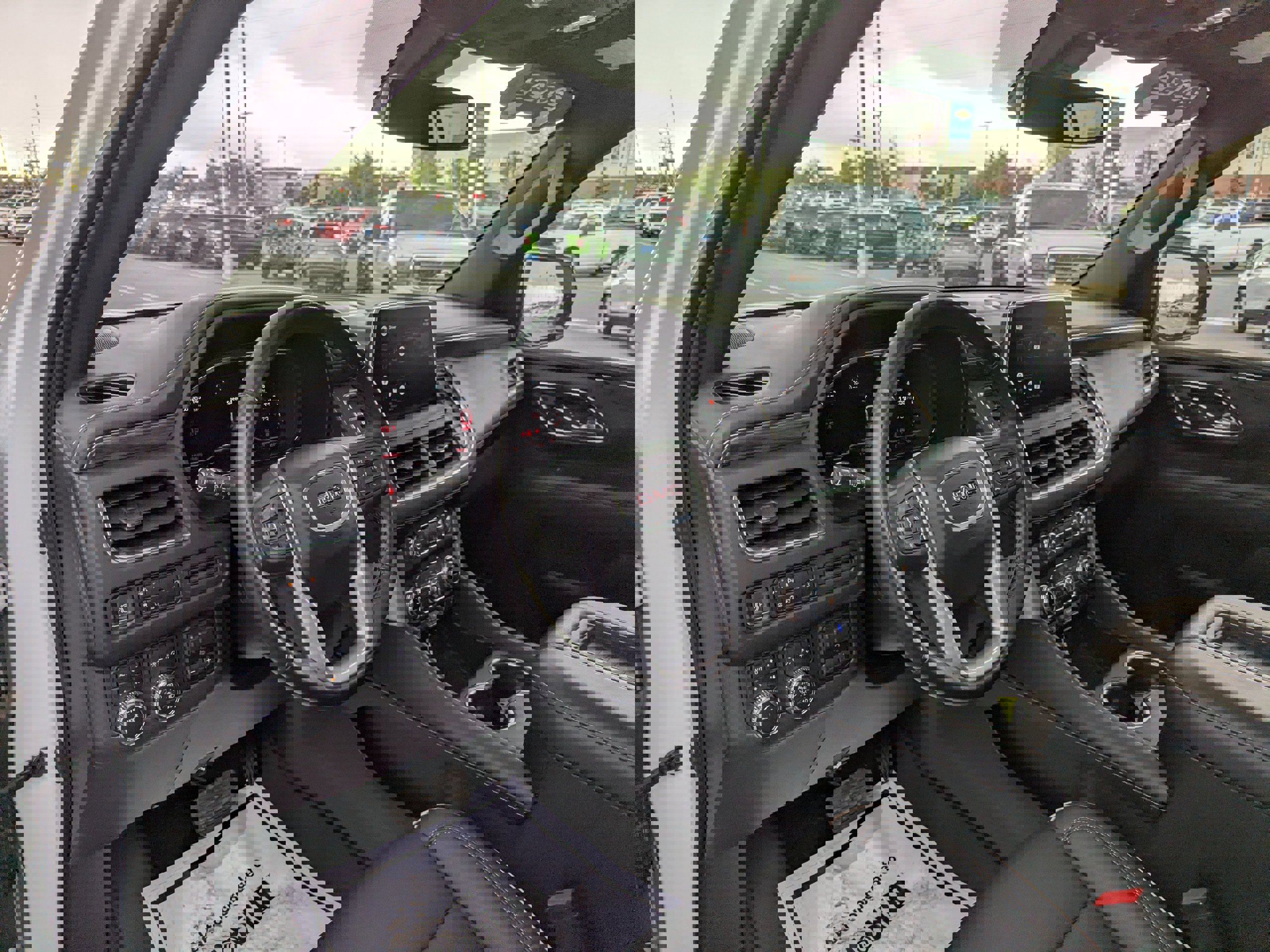 Used 2022 GMC Yukon SLT w/ SLT Luxury Plus Package image 13