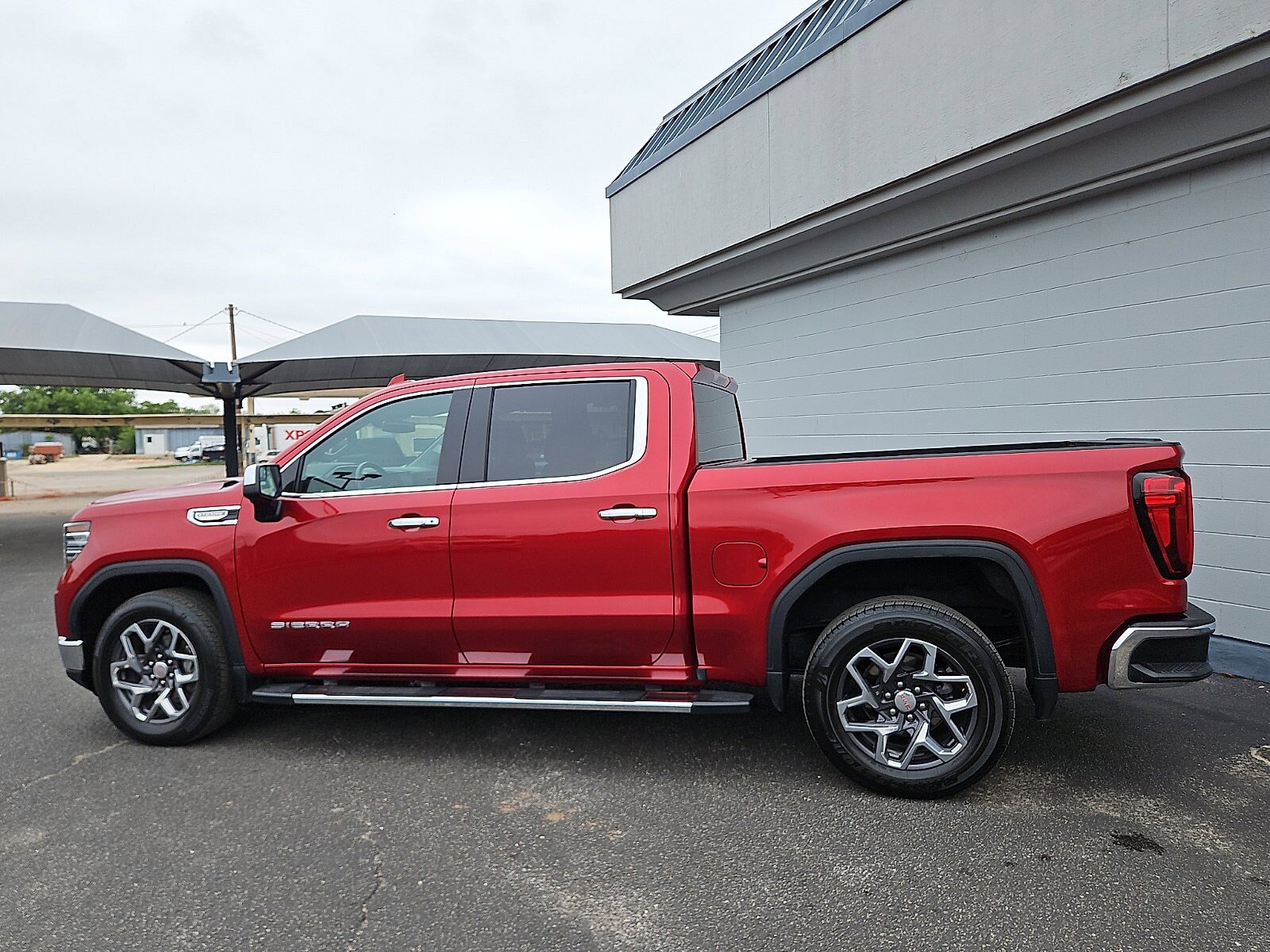 Used 2023 GMC Sierra 1500 SLT RWD image 2
