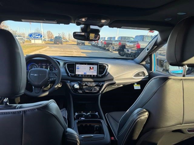 New 2026 Chrysler Pacifica Limited w/ S Appearance Package image 33