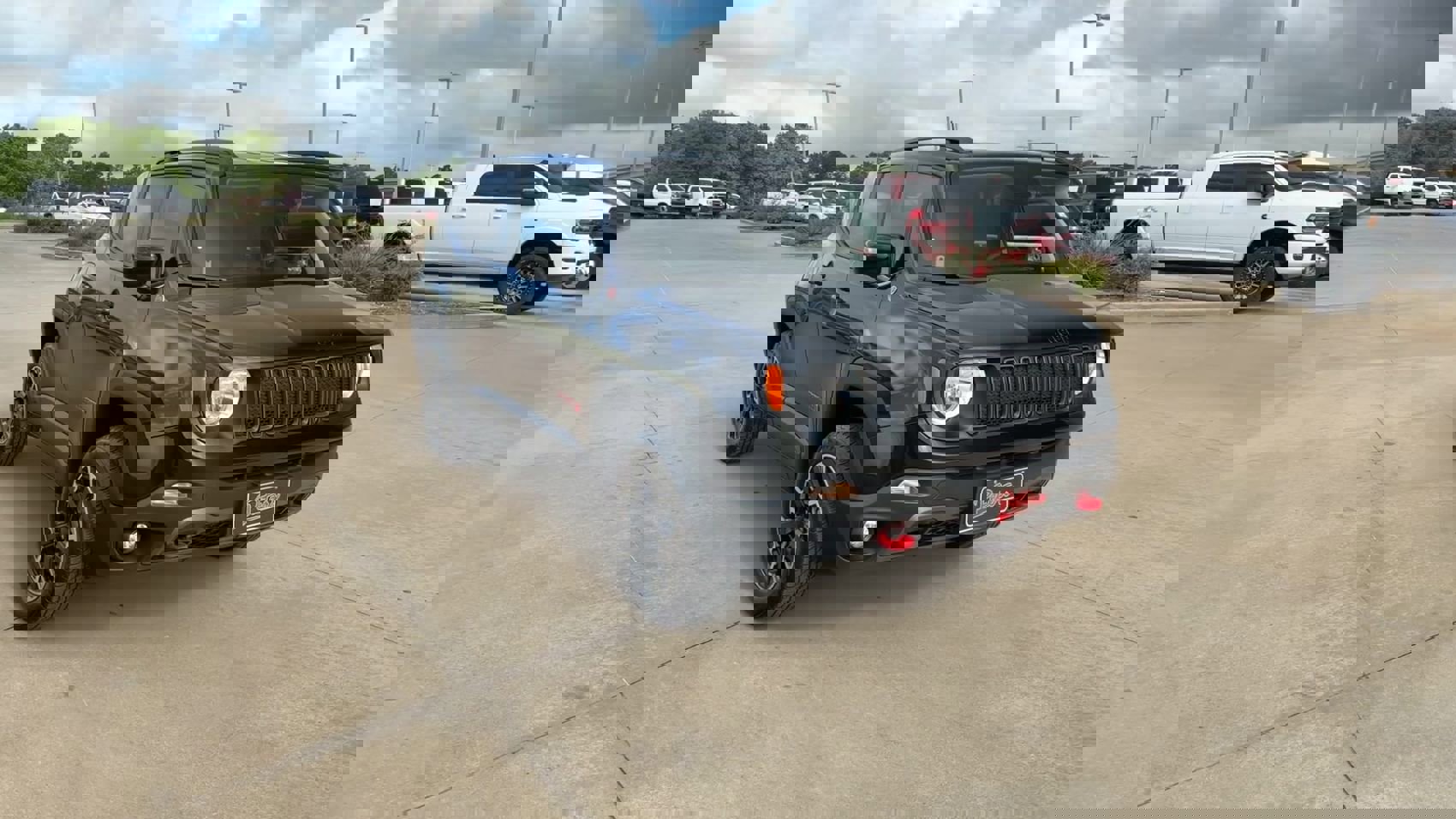 Used 2023 Jeep Renegade Trailhawk image 2