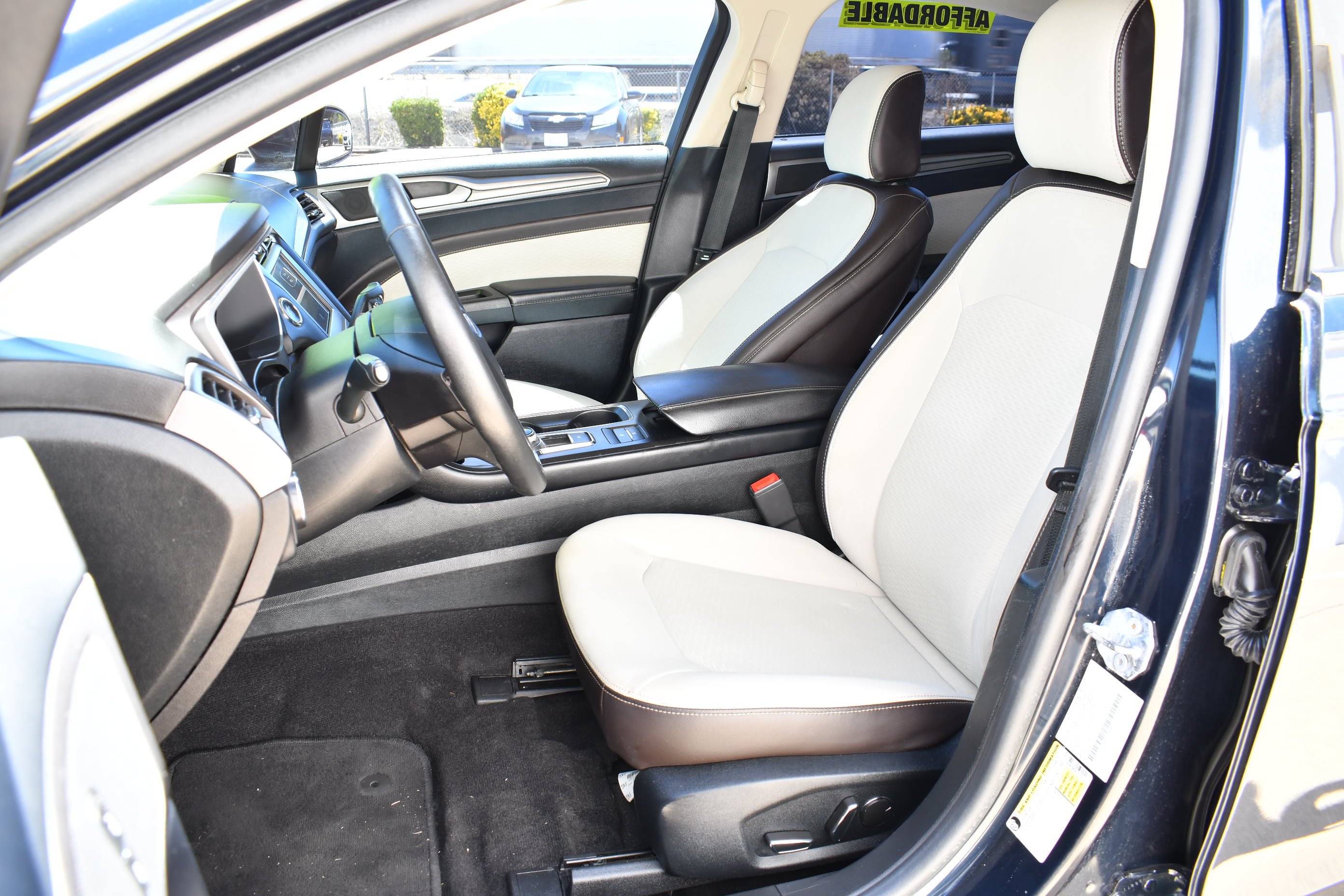 Used 2020 Ford Fusion SE w/ Equipment Group 151A FWD image 20