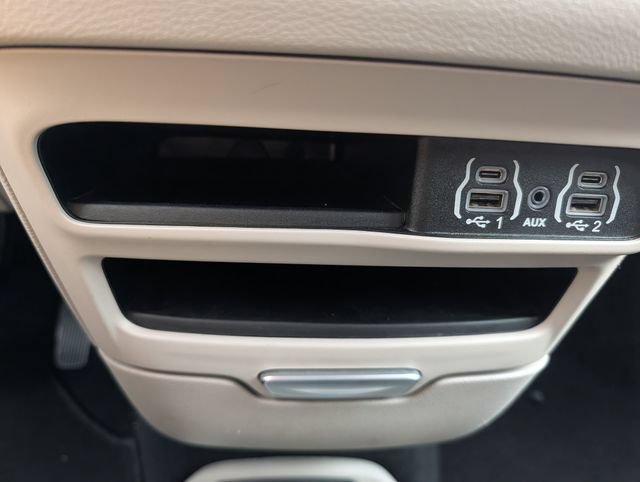 Used 2023 Chrysler Voyager LX FWD image 28