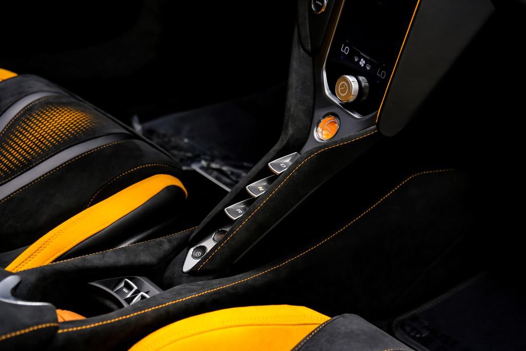 Used 2026 McLaren 750S Spider RWD image 25